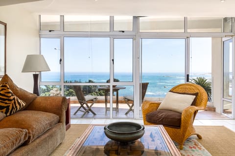 The Lion Reared Its Head Apartment in Camps Bay