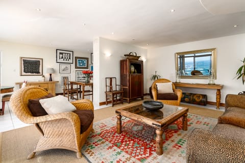 The Lion Reared Its Head Apartment in Camps Bay