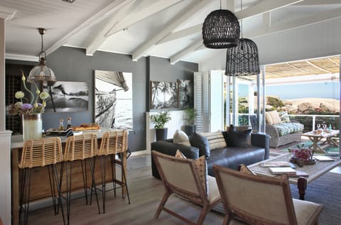 Beachfront Bliss Apartment in Camps Bay