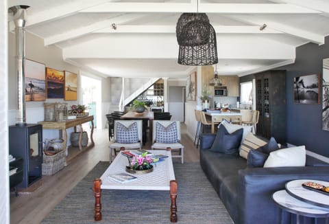 Beachfront Bliss Apartment in Camps Bay