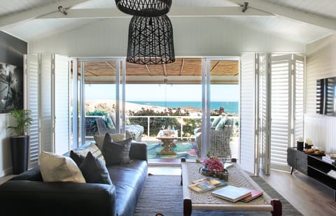 Beachfront Bliss Apartment in Camps Bay