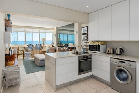 Mountain & Sea Apartment in Sea Point