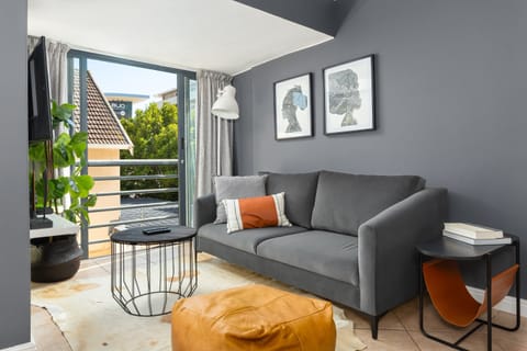 All Peaks Point to Sea Apartment in Sea Point