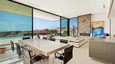 Well Above Par Apartment in Marbella