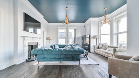 Midnight Velvet Apartment in Westward Ho