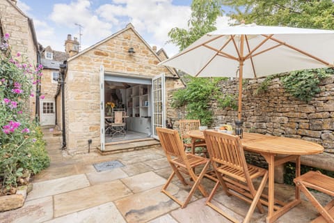 Every Nook & Cranny Apartment in Chipping Campden