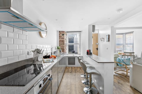 A Seaside Rendezvous Apartment in Teignmouth