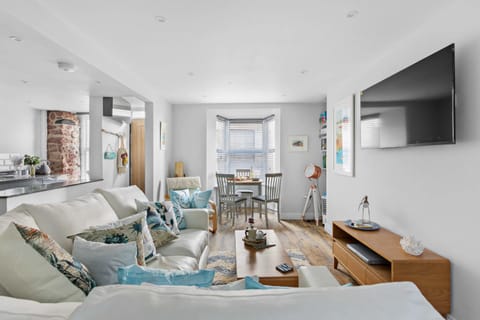 A Seaside Rendezvous Apartment in Teignmouth