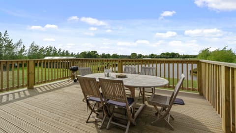 The Lakeside Glam-pod Apartment in Hertford