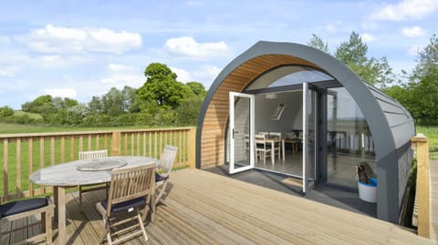 The Lakeside Glam-pod Apartment in Hertford