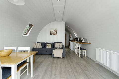 The Lakeside Glam-pod Apartment in Hertford