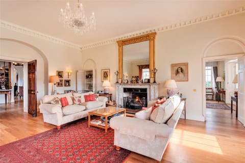 The King & The Castle Apartment in West Devon District