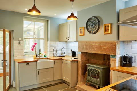 Ode to the Hills Apartment in Matlock