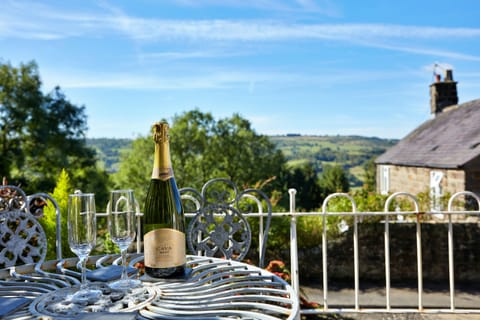 Ode to the Hills Apartment in Matlock