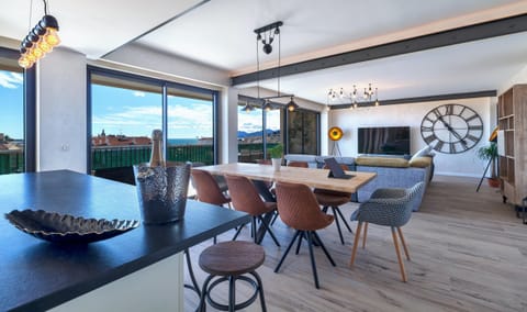 Oh, Oh, Cheri Apartment in Cannes