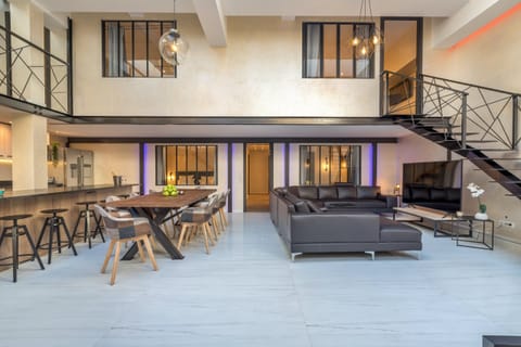 Cinematic Seascape  Apartment in Cannes