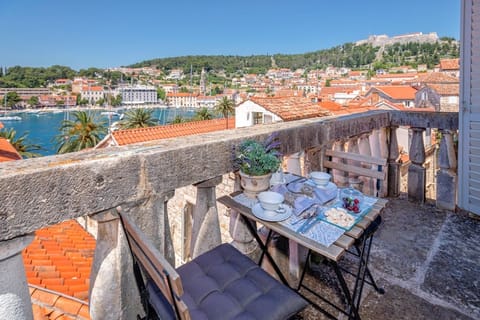 The Town's Crown Apartment in Hvar