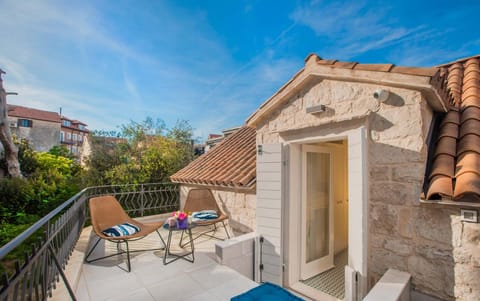 Where Jasmine Blooms Apartment in Split