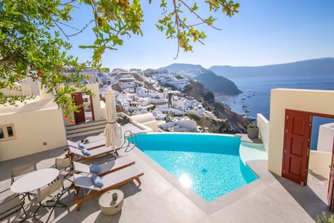 Don't It Make My Brown Eyes Blue Apartment in Oia