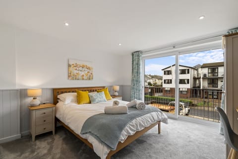 Amazing Azure Apartment in Paignton