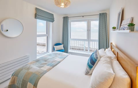 Triptych by the Waves Apartment in Whitley Bay