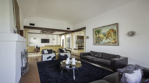 Moroccan Poolside Villa in West Hollywood