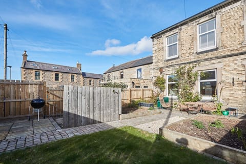 Let There Be Light Apartment in Seahouses