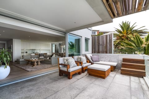 On the Boulder’s Back Apartment in Camps Bay