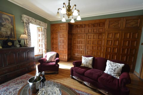 Lord of the Borderlands Apartment in England