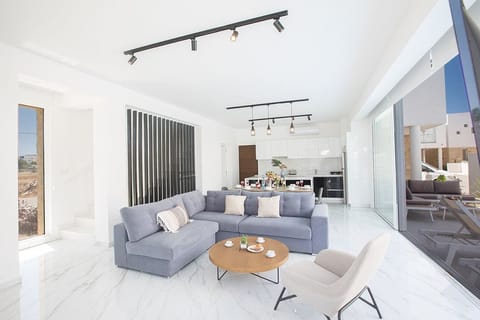 Lightness & Joy Apartment in Protaras