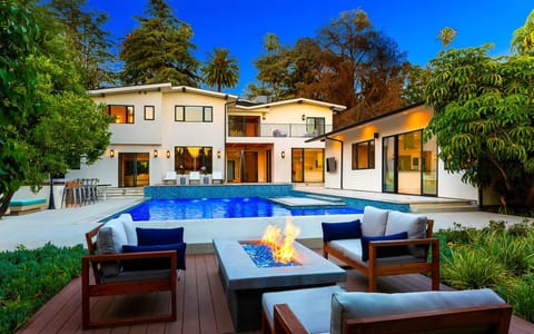 Beverly Nights Apartment in Beverly Hills