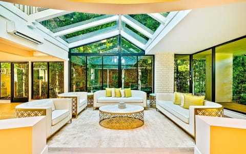 Beverly Nights Apartment in Beverly Hills