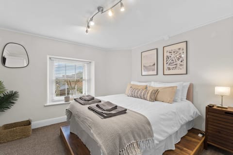 Magnolia Sunset Apartment in Plymouth