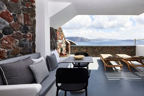 Eye to the Sea Apartment in Oia