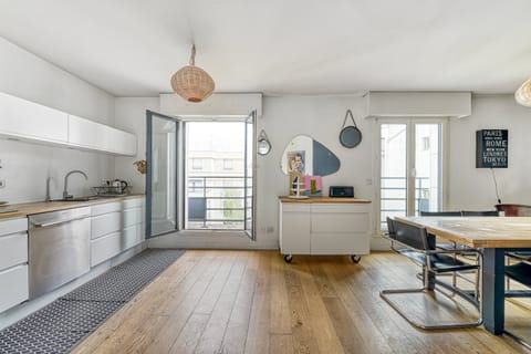 Tickle My French Fancy Apartment in Levallois-Perret