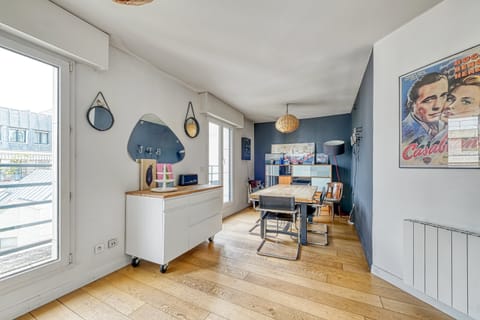 Tickle My French Fancy Apartment in Levallois-Perret