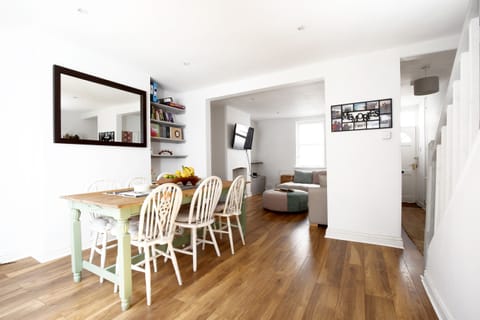 A Sense of Railway Apartment in Oxford