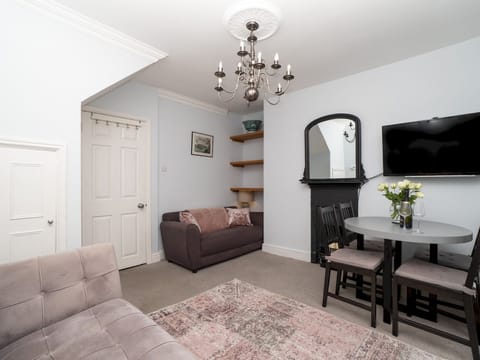 Georgian Stone Apartment in Bath