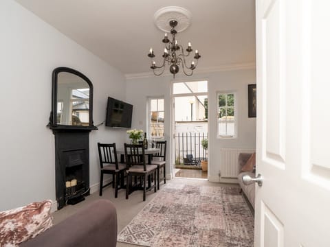 Georgian Stone Apartment in Bath