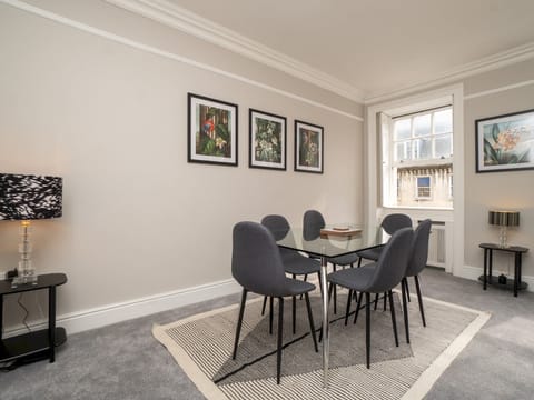 Flying Trapeze Apartment in Bath