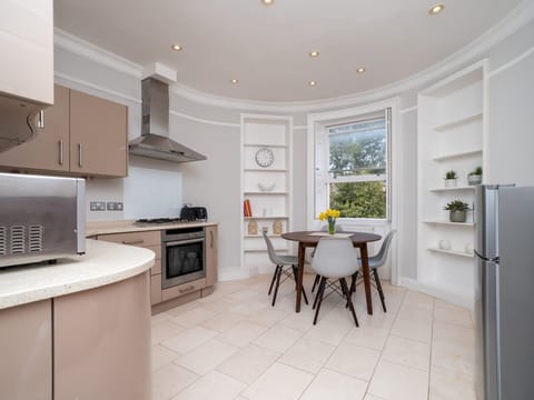 Flying Trapeze Apartment in Bath