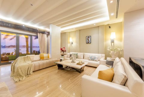 Palm Palace Apartment in Dubai