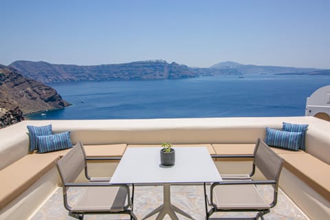 The Beautiful Blue Apartment in Oia