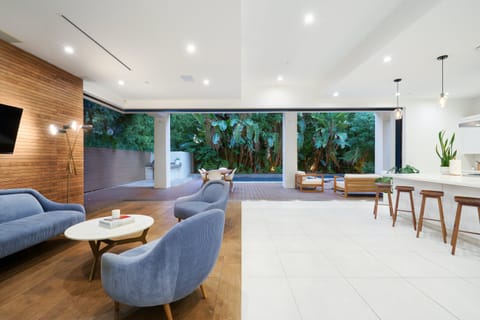 Welcome To Hollywood Apartment in West Hollywood