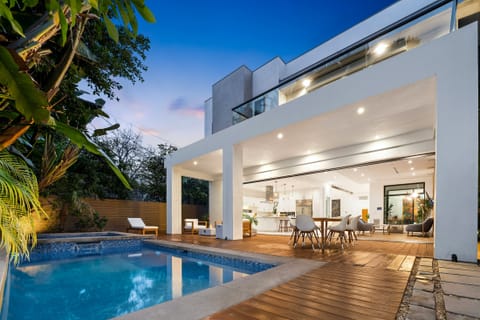 Welcome To Hollywood Apartment in West Hollywood