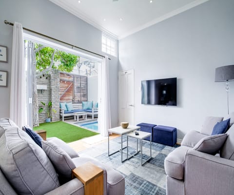 Light & Shade Apartment in Sea Point