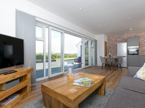 Rustic Blush Apartment in Llanbadrig