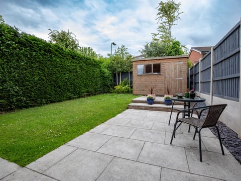 Shrewsbury Shrub Apartment in Shrewsbury