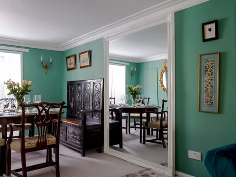 Teal & Beam Apartment in Chipping Campden