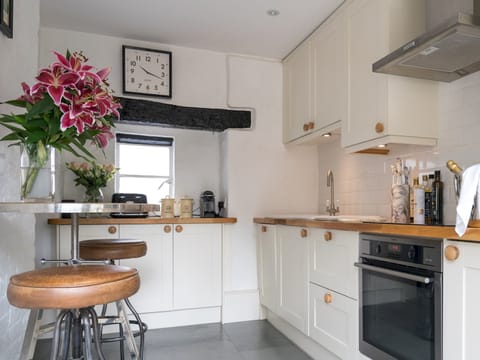 Teal & Beam Apartment in Chipping Campden